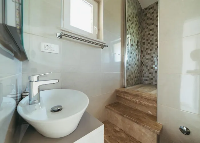 Estera Villa *