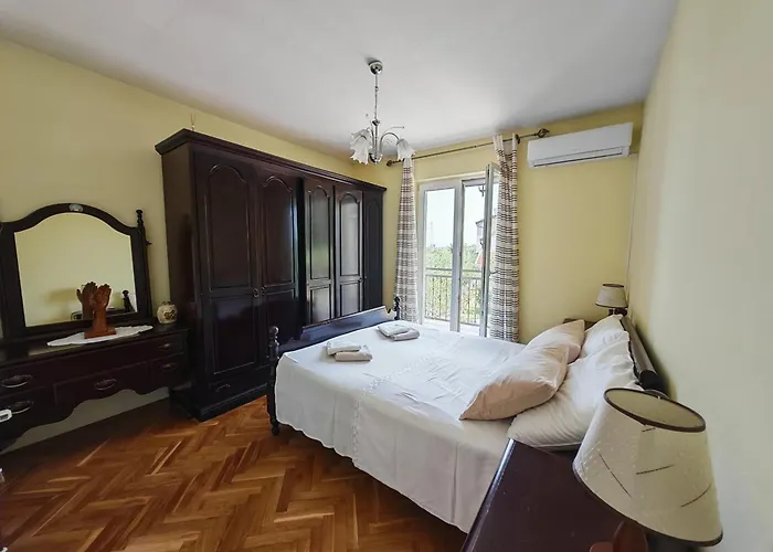 Estera Villa *