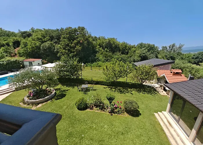 Estera Villa *