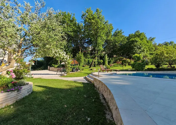 Estera Villa *