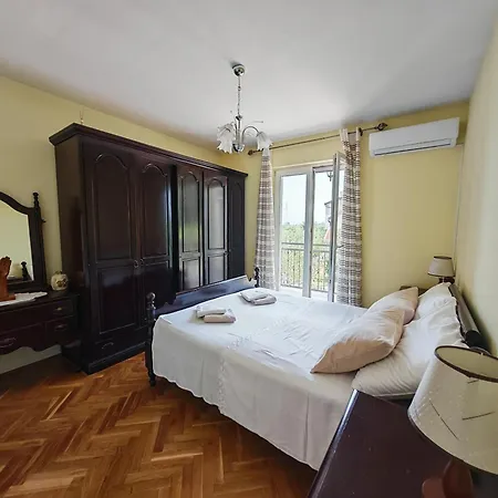Estera Villa *