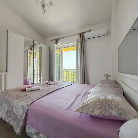 Estera Villa *